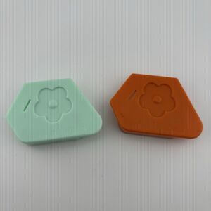 2Pcs Magnetic Seam Guide for Sewing Machine - Flower Shape Orange & Green